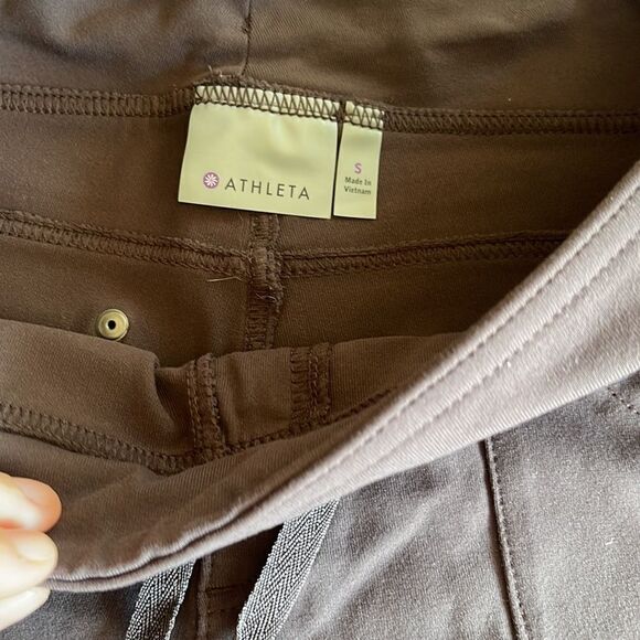 Athleta Drawstring Waist Zip Pocket Shorts 8" Inseam S - Picture 2 of 4